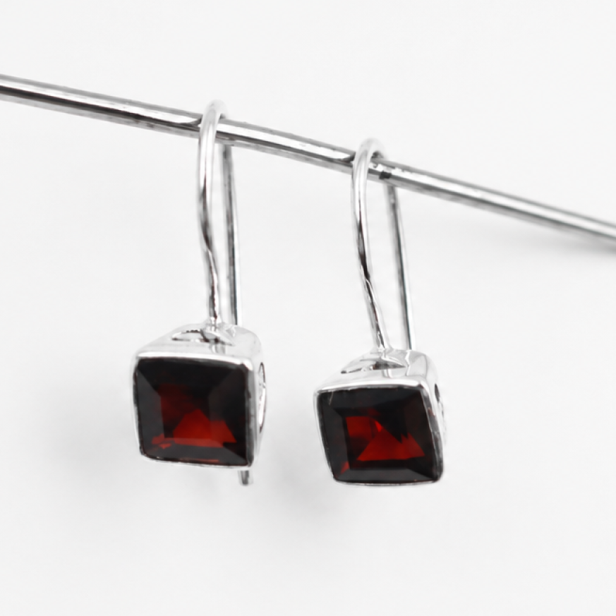 Clear red garnet rectangle 925 Sterling Silver Earrings 21 mm